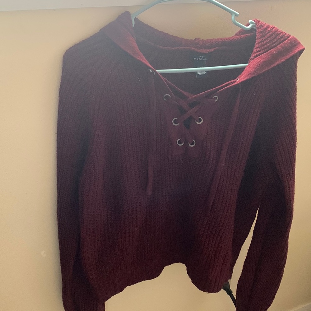 Sweater with tie in front